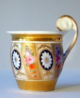 Чашка кофейная. XIX в. Фарфор, позолота, роспись