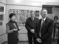 Экскурсия для депутата ГД РФ О.В. Морозова (1-й справа). Художественная мини-галерея. 3 декабря 2001