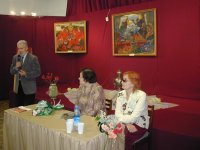 Участники научно-практической конференции на презентации выставки "Красный праздник" и альбома-каталога "Пётр Субботин-Пермяк". 27 октября 2006