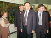 И.о. губернатора Пермской области О.А. Чиркунов (в центре). Отдел природы. 26 марта 2004